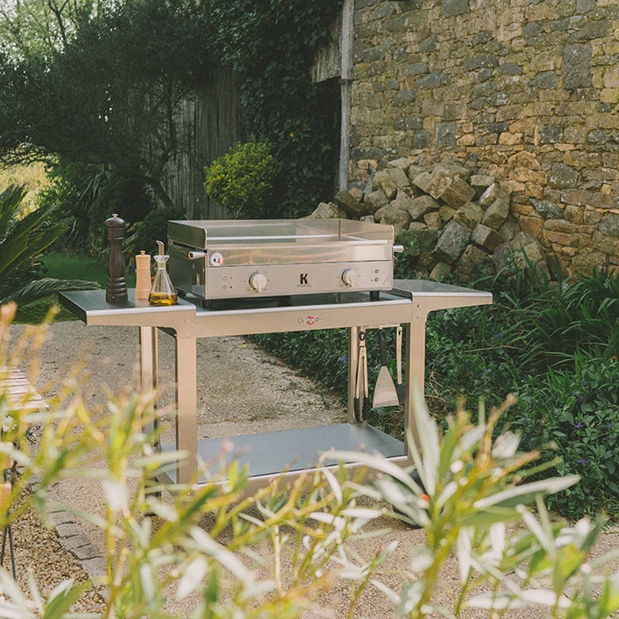 Meuble PLANCHA extérieur, fonctionnel et ergonomique, en bois